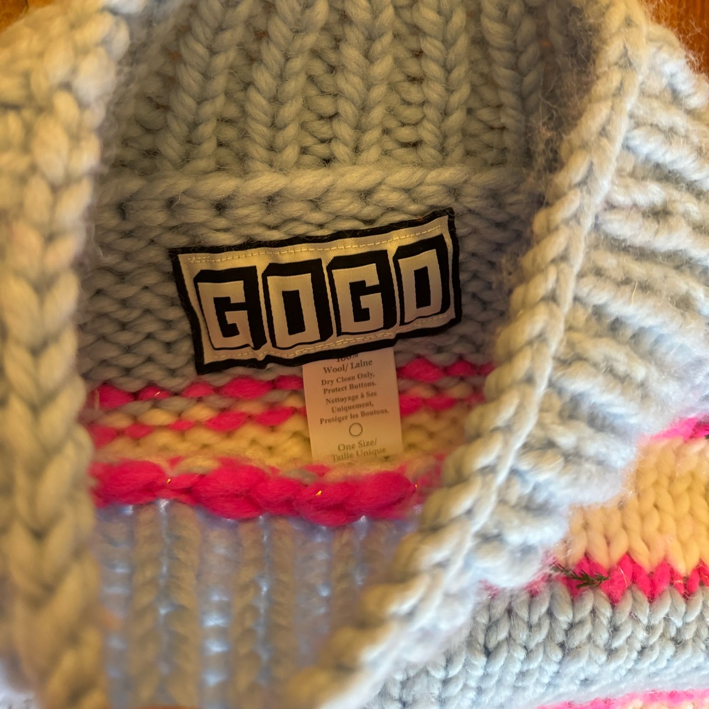 GOGO Sweater - Picture 3 of 3